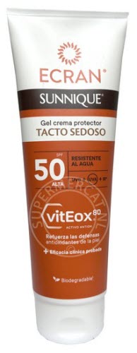 Ecran Sunnique Gel Crema Protector Solar SPF50 | Tacto Sedoso 250ml wordt geleverd in een handige tube voor maximaal gemak en is uiteraard zeer effectief