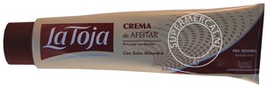 La Toja Crema de Afeitar Piel Sensible is een speciale scheercrème voor de gevoelige huid en zorgt voor een heerlijk scheerschuim